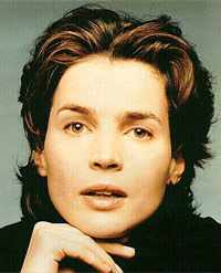   (Julia Ormond)