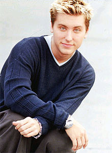   (Lance Bass)