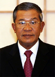   (Hun Sen)